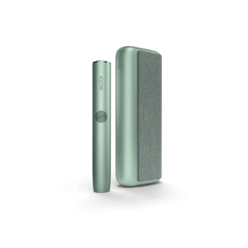 Un Pocket Charger y un dispositivo IQOS ILUMA PRIME color Jade Green.