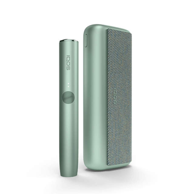 Un dispositivo y holder IQOS ILUMA PRIME color Jade Green.